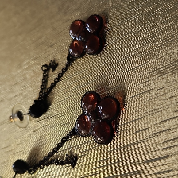 Louis Vuitton Dangle Red Floral Glass Earrings - Picture 4 of 4